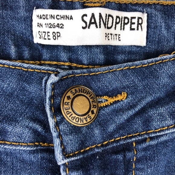 Sand Piper Medium Wash Floral Embroidered Jeans 8P - Picture 2 of 8